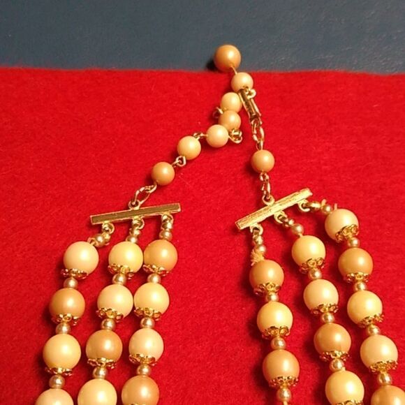 Vintage Japan Three Strands White Cream and Gold Colored Beads Cottagecore - Picture 7 of 7
